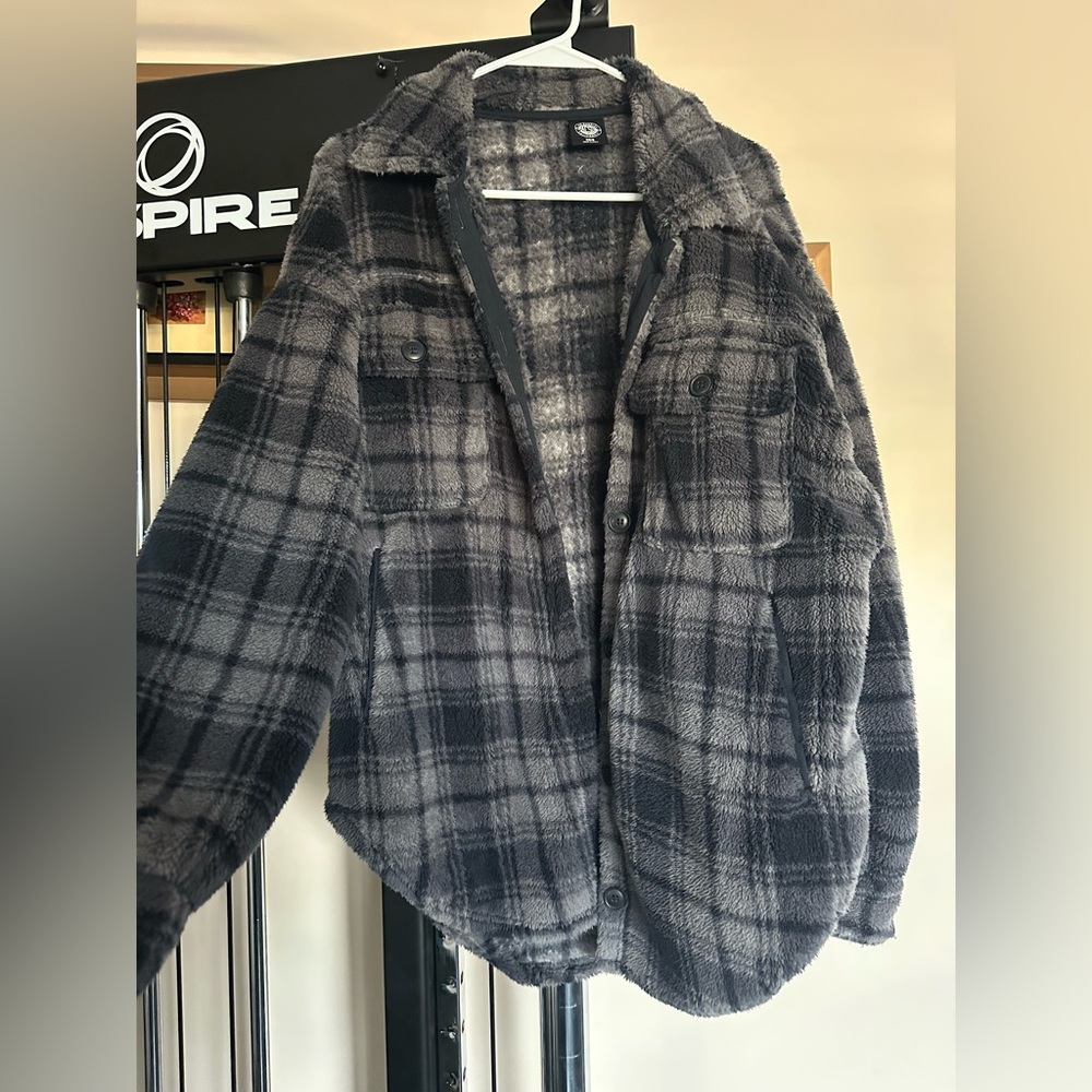 Cozy Women's Gray Plaid Sherpa Jacket Pacsun Oversized Fit Grunge style pockets